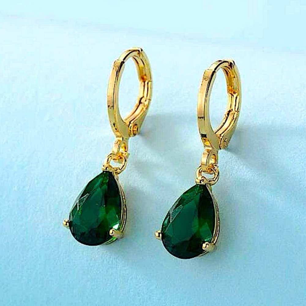 GOLD PLATED EMERALD GREEN DROP EARRINGS